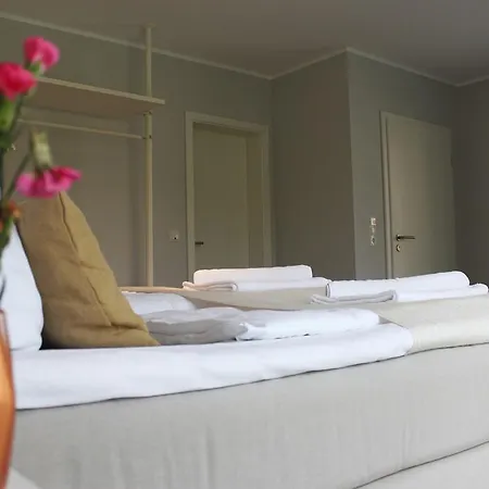 Hotel Racer's Retreat *