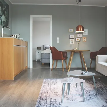 Hotel Racer's Retreat - Link To Local *