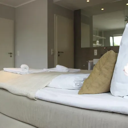 Hotel Racer's Retreat - Link To Local *