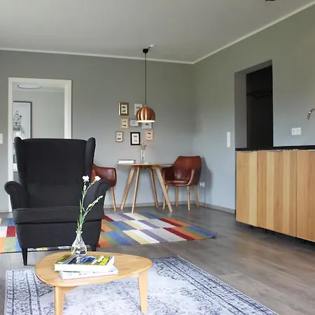 Racer's Retreat - Link To Local Hotel *